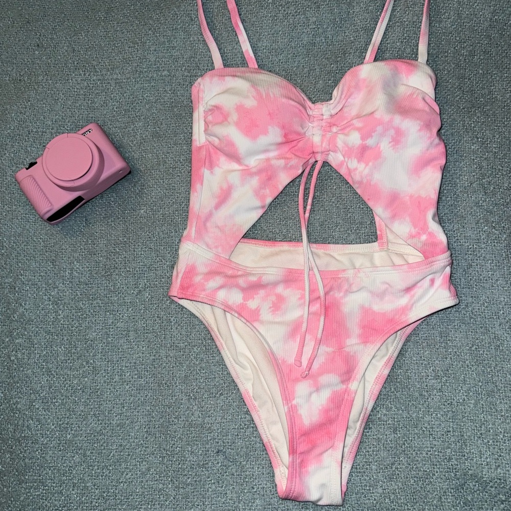 Xhilaration Tie Dye One Piece 🤍